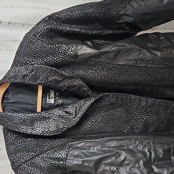 COMINT VINTAGE LEATHER JACKET/ COAT BLACK ANIMAL PRINT DETAIL SIZE MEDIUM - Picture 2 of 8